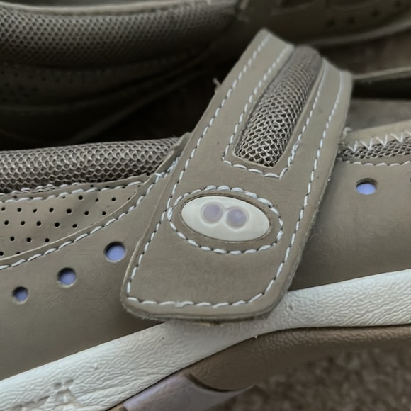 Ryka T Strap walking shoes - Picture 5 of 11